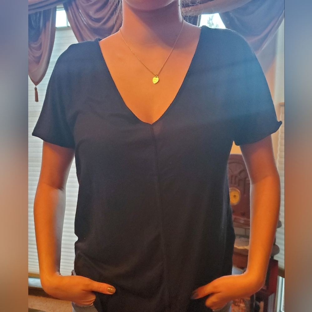 Short sleeve v-neck banana republic t-shirt